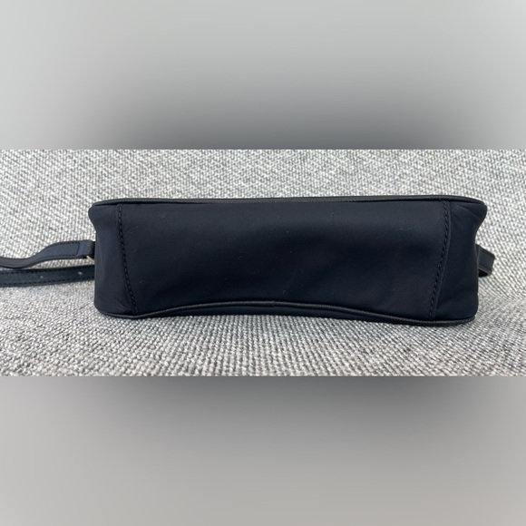 Stylish Black Bag with Gold Zipper - Picture 8 of 16